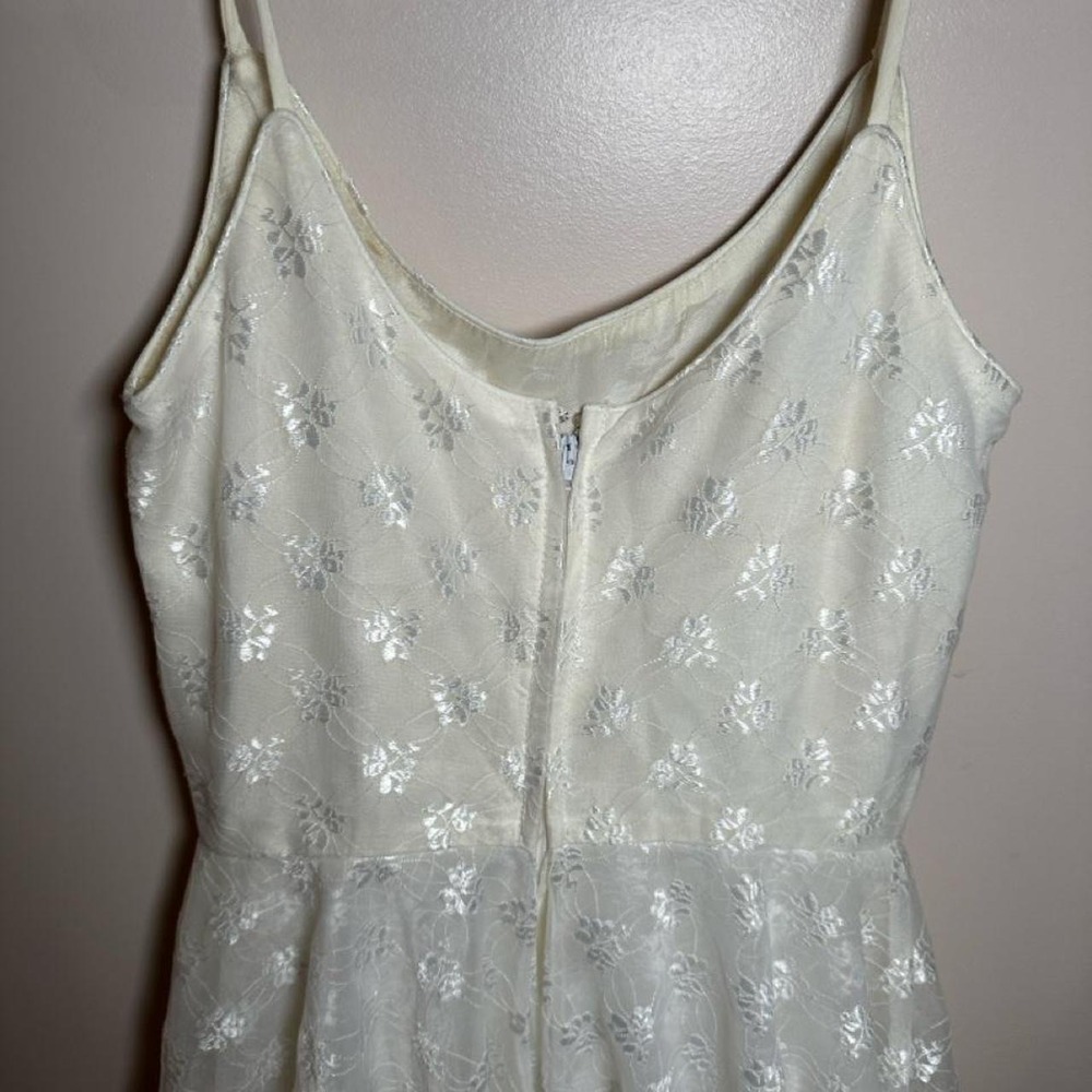 1980's to 1990's era Vintage Made in Canada White lace dress with floral - Picture 5 of 7